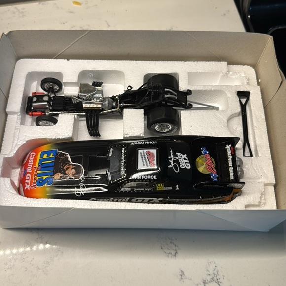 JOHN Force 1/24 Castrol GTX 6 Time Winston NHRA Champion - Picture 3 of 7